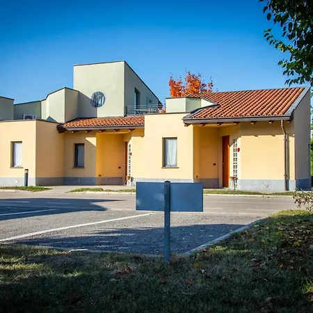 Penzion In Guest - Alba Village 3 Stelle Alba (Piedmont)